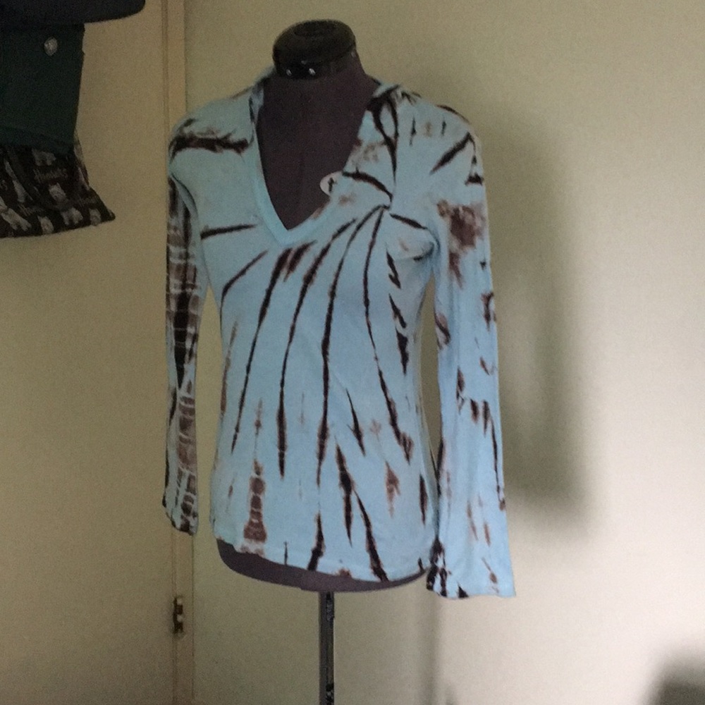 Hooded long-sleeved tie dye shirt